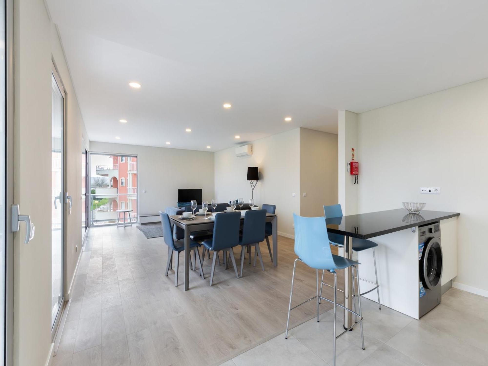 Beautiful Apartment In S O Martinho Do Porto With Balcony Sao Martinho do Porto Exterior photo