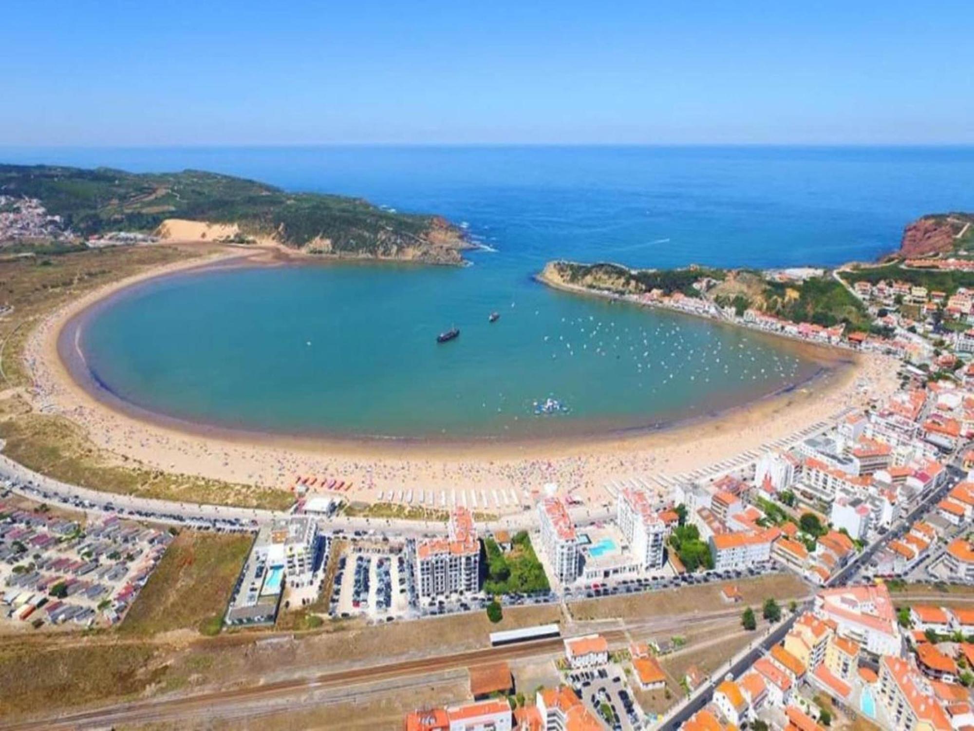 Beautiful Apartment In S O Martinho Do Porto With Balcony Sao Martinho do Porto Exterior photo