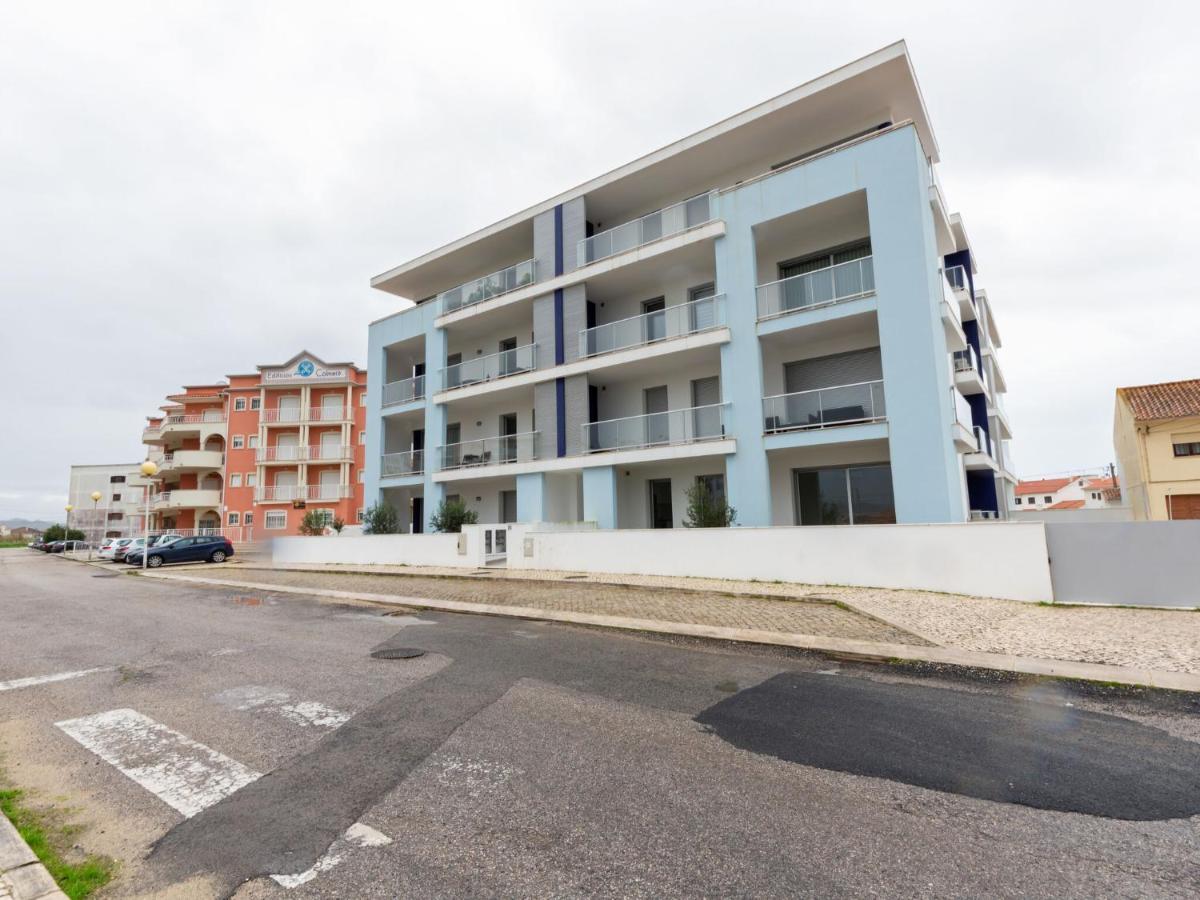Beautiful Apartment In S O Martinho Do Porto With Balcony Sao Martinho do Porto Exterior photo